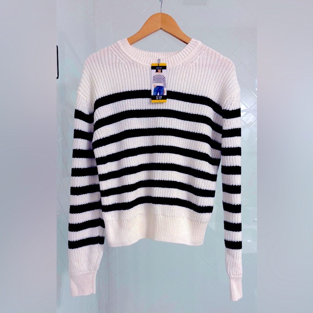 GAP • Women's Striped Sweater • Size M • NWT